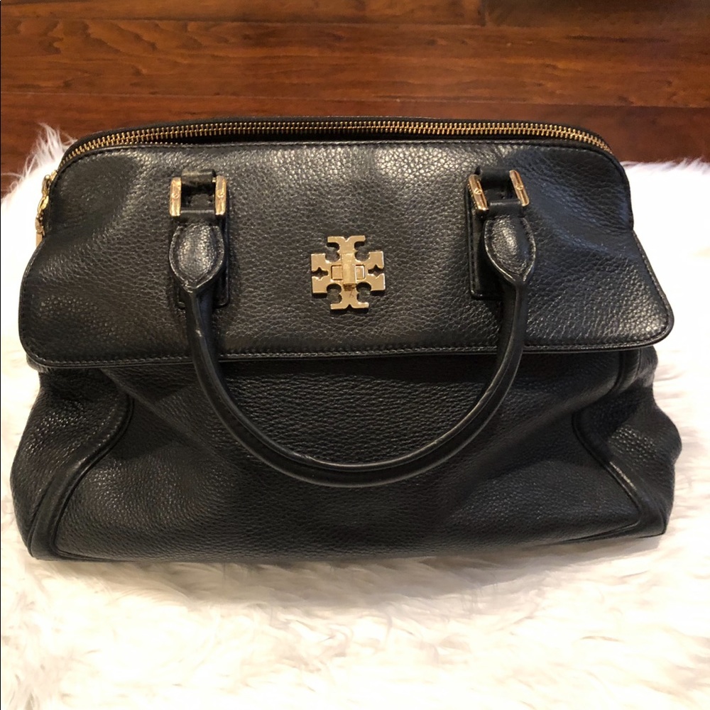 Tory Burch tote with shoulder strap!!